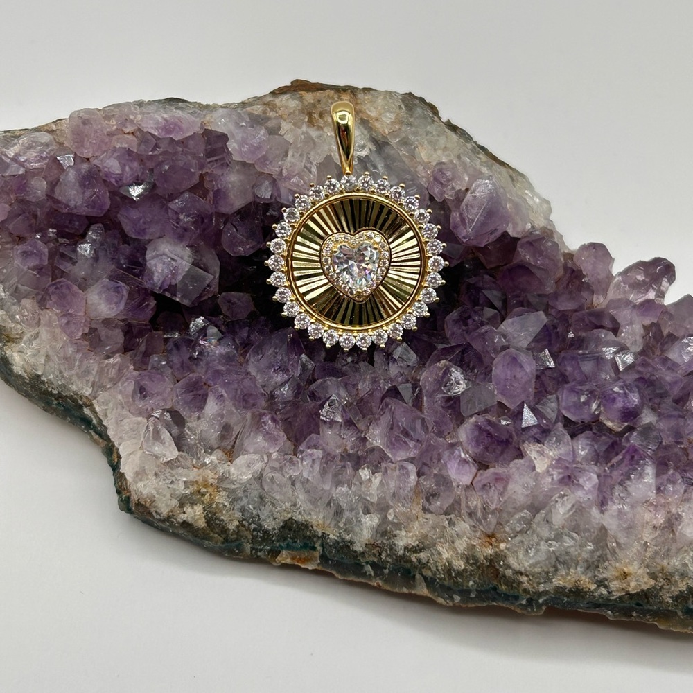 Gold Tone Circle Pendant with gorgeous Rhinestone Heart
